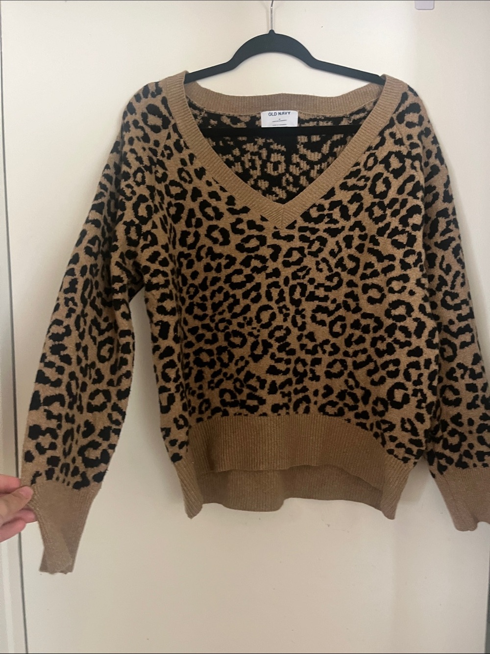 🐆Old Navy Leopard 🐆 V-Neck Sweater in Brown and Black sz M
